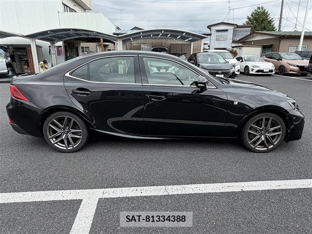 Lexus IS 2017-01 8666387-7