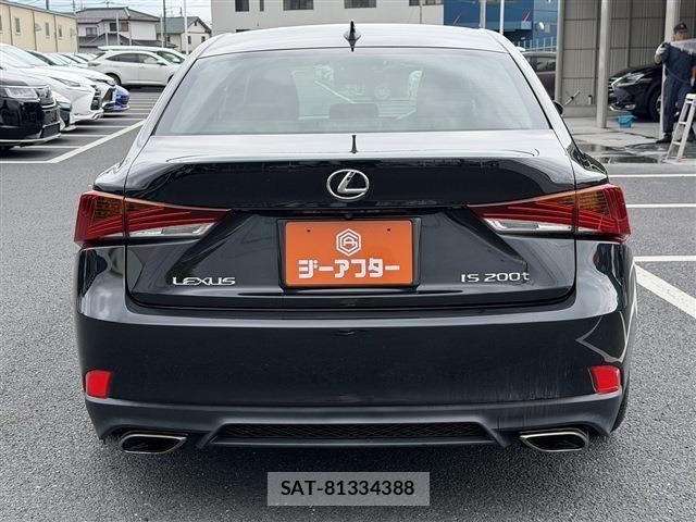 Lexus IS 2017-01 8666387-8