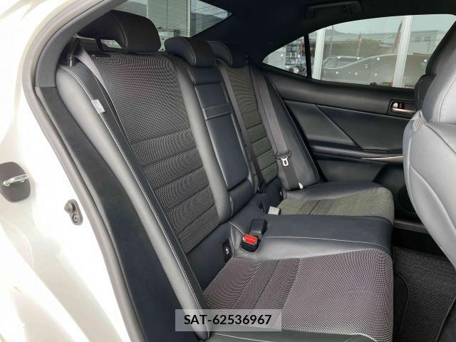 Lexus IS 2017-03 8743393-19