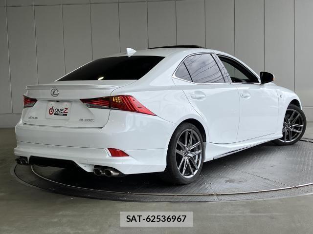 Lexus IS 2017-03 8743393-28