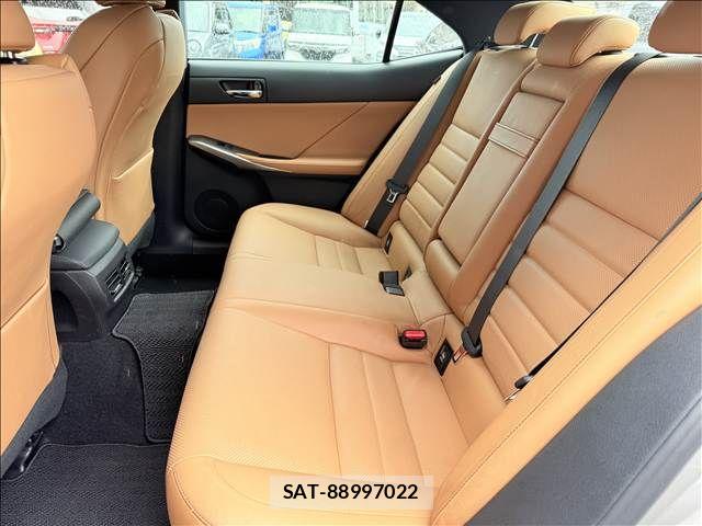 Lexus IS 2016-07 8796459-9