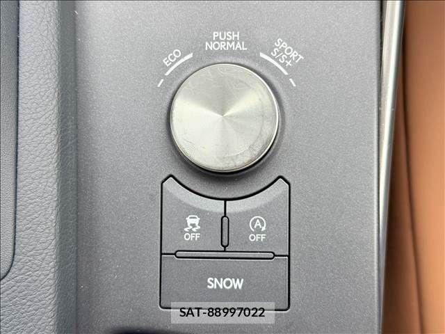 Lexus IS 2016-07 8796459-13