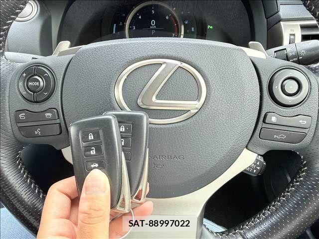 Lexus IS 2016-07 8796459-17