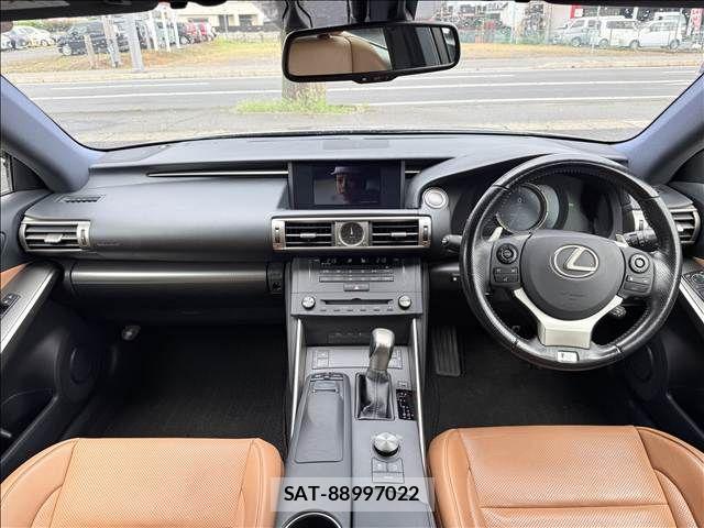 Lexus IS 2016-07 8796459-1