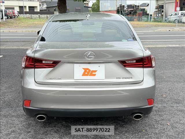 Lexus IS 2016-07 8796459-22