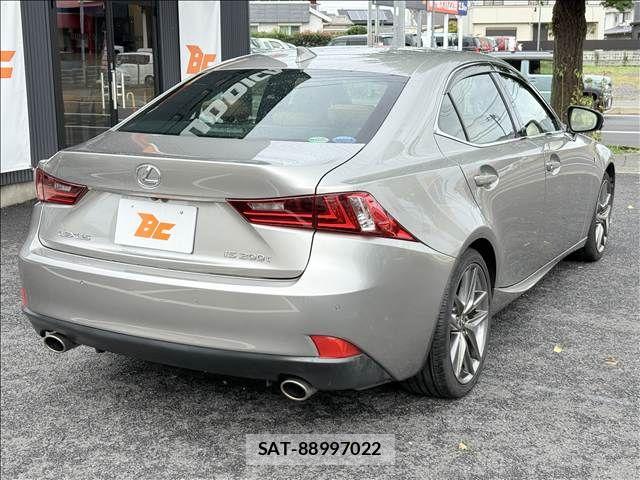 Lexus IS 2016-07 8796459-23