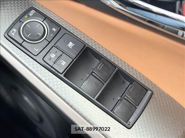 Lexus IS 2016-07 8796459-28
