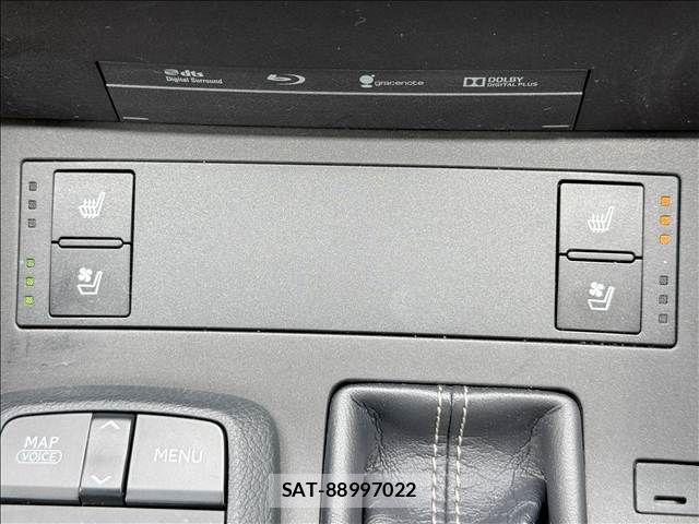 Lexus IS 2016-07 8796459-3