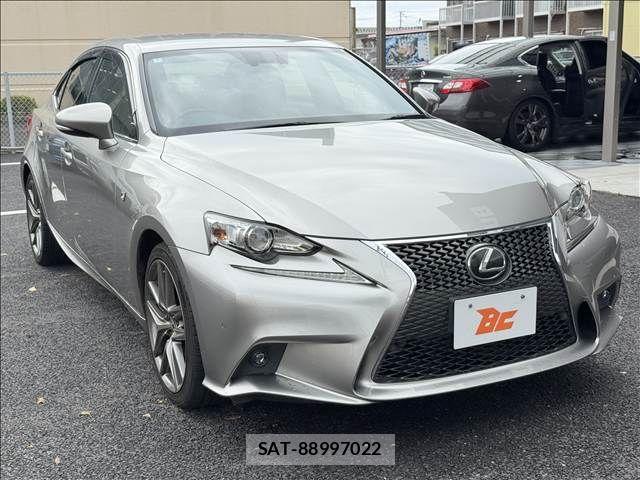 Lexus IS 2016-07 8796459-4