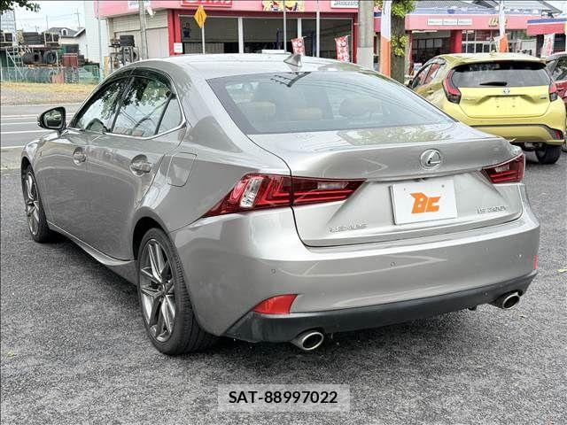 Lexus IS 2016-07 8796459-7