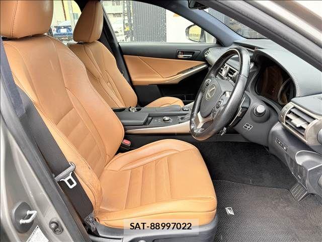 Lexus IS 2016-07 8796459-8