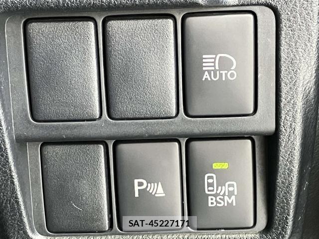 Lexus IS 2017-03 8829939-12