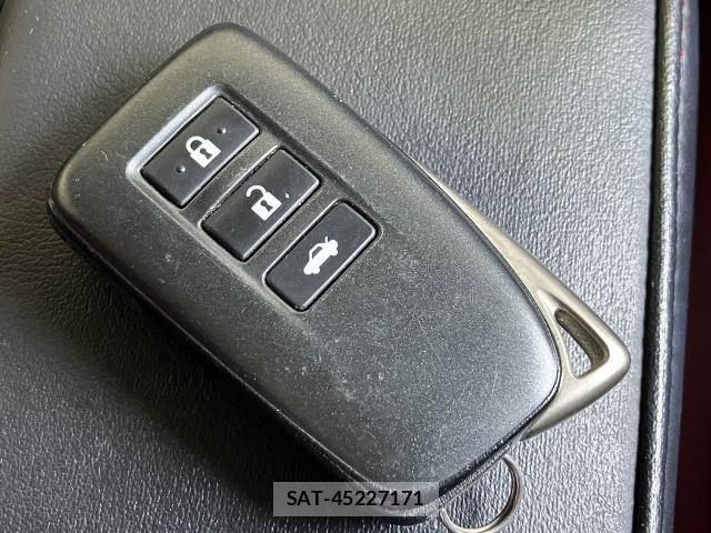Lexus IS 2017-03 8829939-17