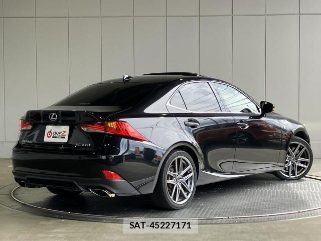 Lexus IS 2017-03 8829939-26