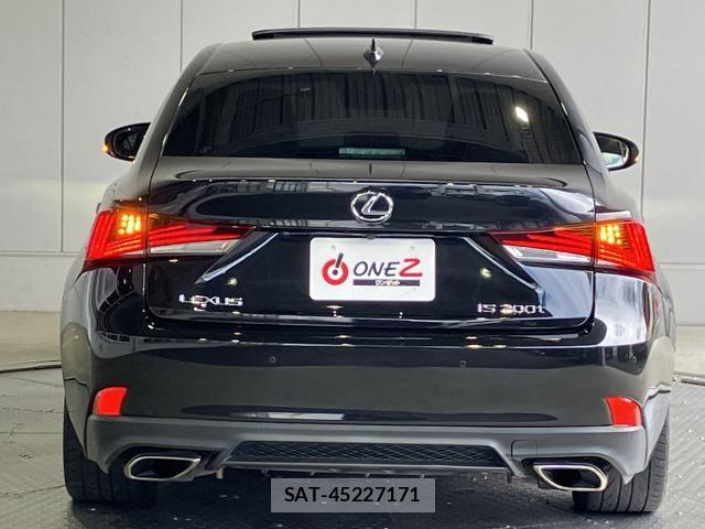 Lexus IS 2017-03 8829939-27