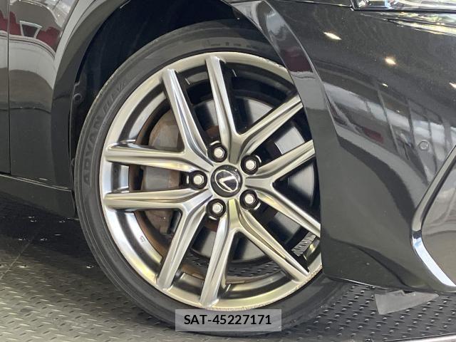 Lexus IS 2017-03 8829939-3