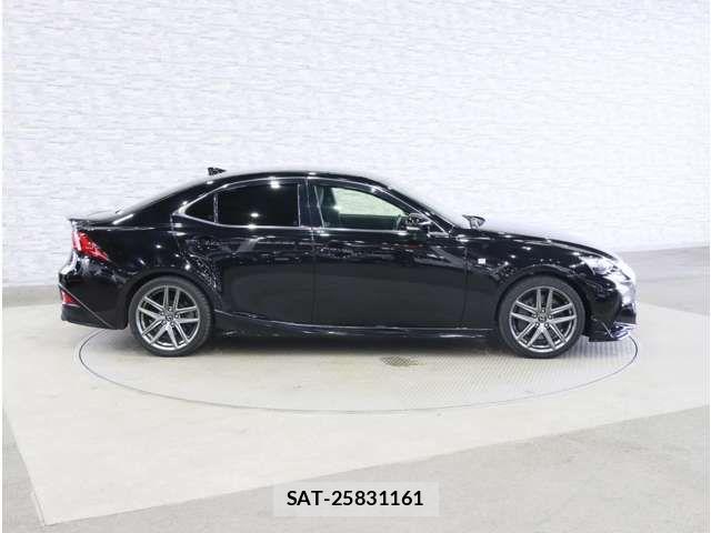 Lexus IS 2016-09 8880486-13