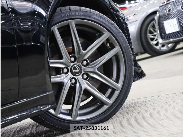 Lexus IS 2016-09 8880486-19