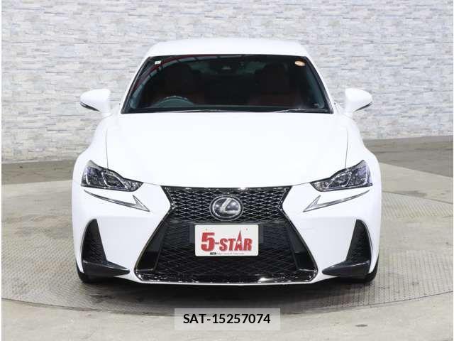 Lexus IS 2017-09 8880488-12