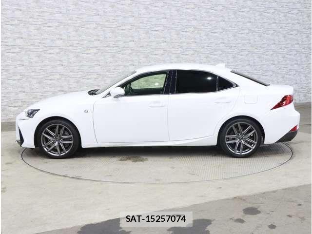 Lexus IS 2017-09 8880488-13