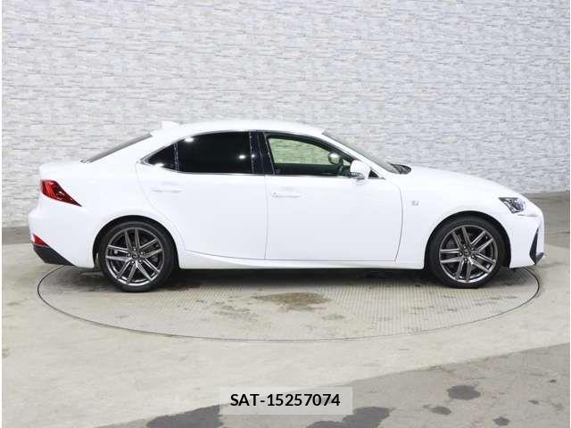 Lexus IS 2017-09 8880488-14