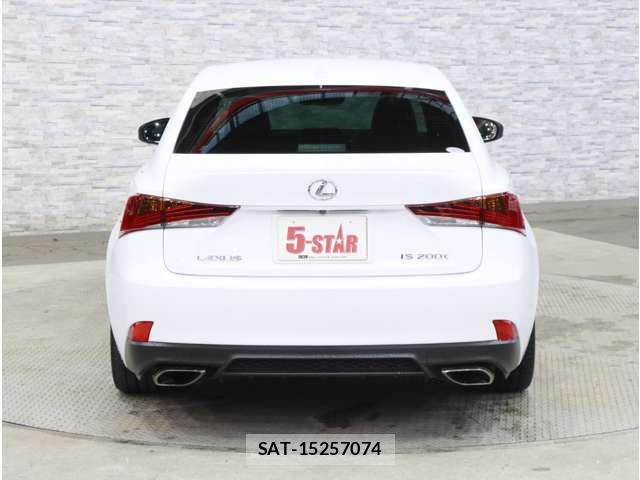 Lexus IS 2017-09 8880488-15