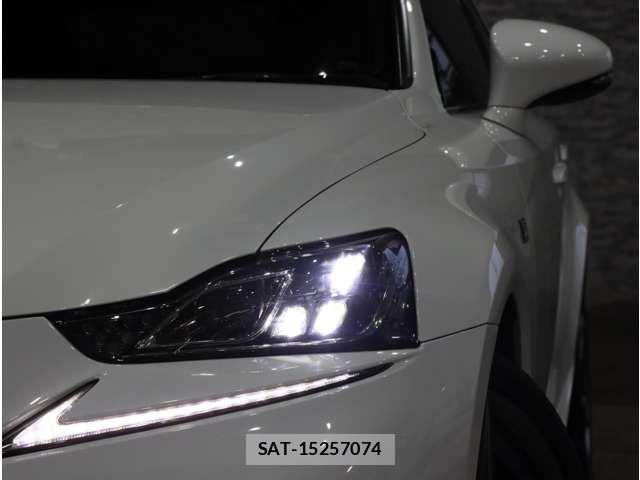 Lexus IS 2017-09 8880488-16
