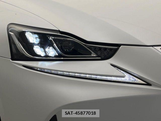 Lexus IS 2017-03 8880487-13