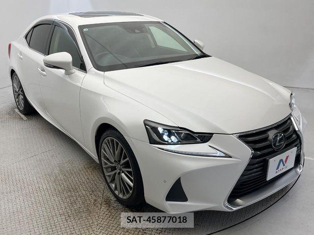 Lexus IS 2017-03 8880487-16