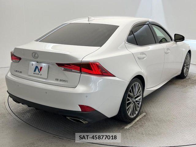 Lexus IS 2017-03 8880487-17