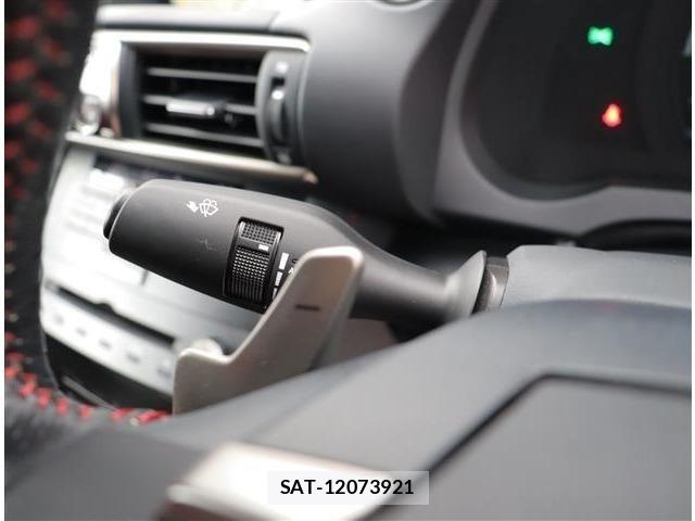 Lexus IS 2017-02 8880484-16