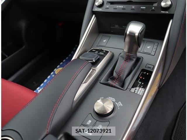 Lexus IS 2017-02 8880484-18