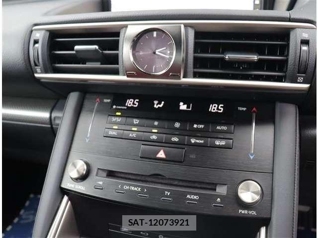 Lexus IS 2017-02 8880484-19