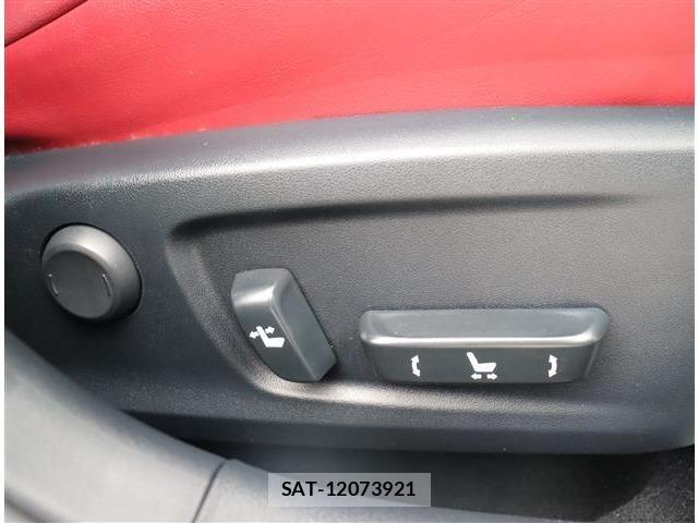 Lexus IS 2017-02 8880484-23