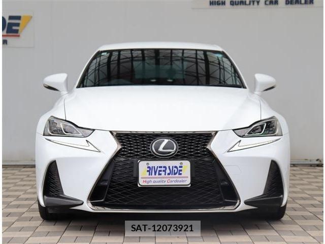 Lexus IS 2017-02 8880484-24