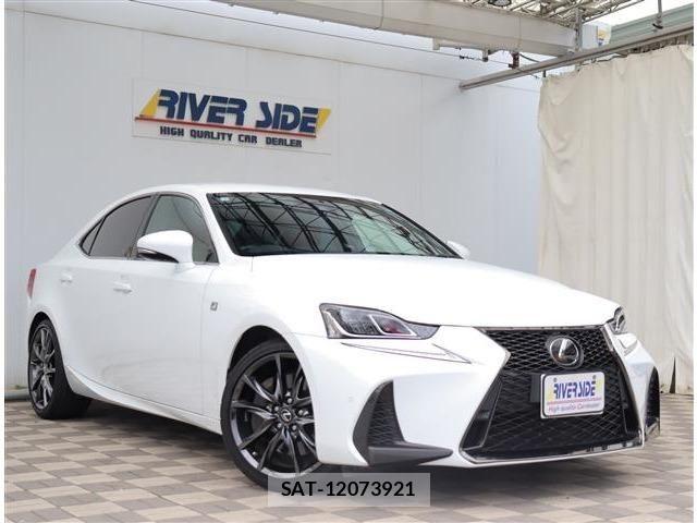 Lexus IS 2017-02 8880484-25