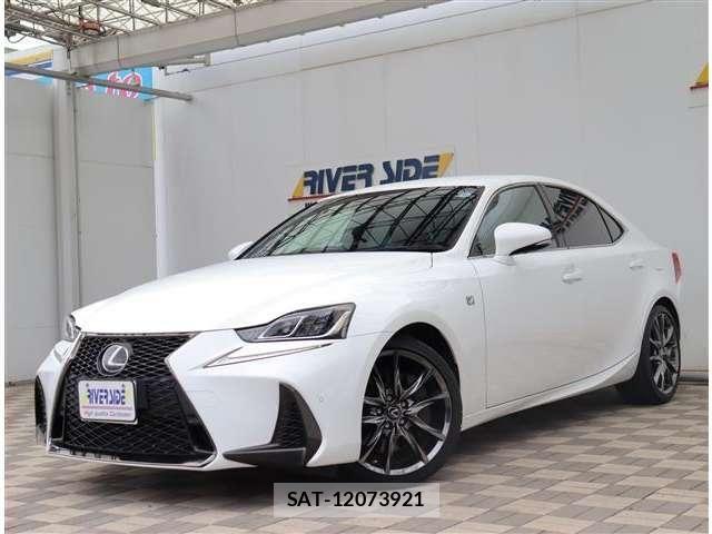 Lexus IS 2017-02 8880484-26