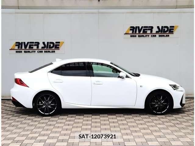 Lexus IS 2017-02 8880484-3