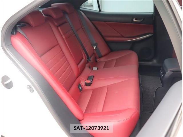 Lexus IS 2017-02 8880484-5
