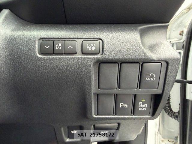 Lexus IS 2017-03 8880485-14