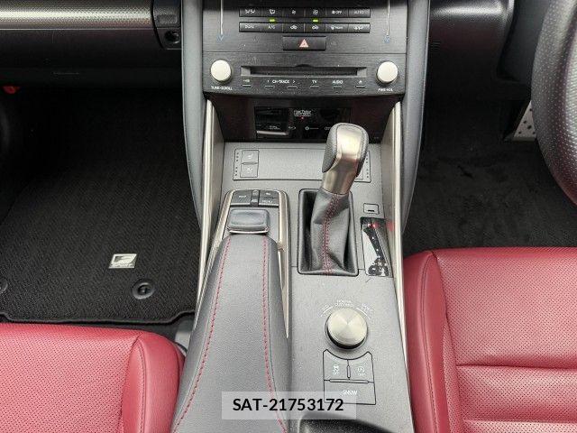 Lexus IS 2017-03 8880485-16