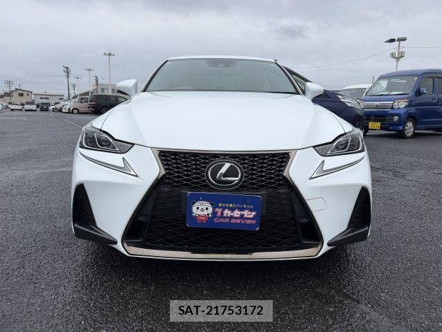 Lexus IS 2017-03 8880485-18