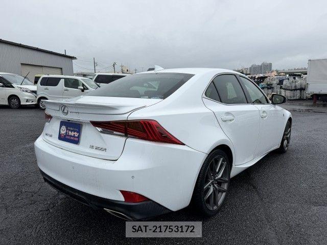 Lexus IS 2017-03 8880485-1
