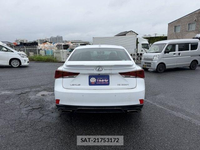 Lexus IS 2017-03 8880485-21