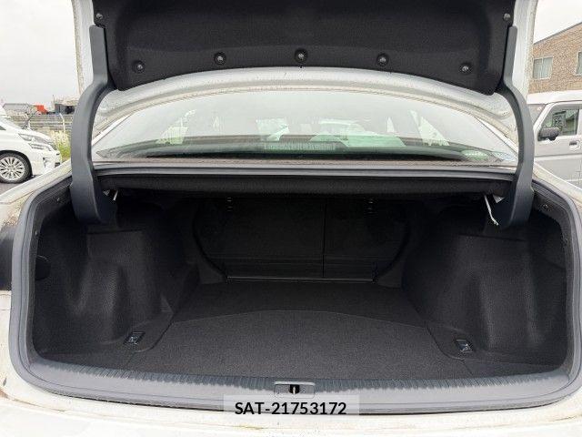 Lexus IS 2017-03 8880485-7