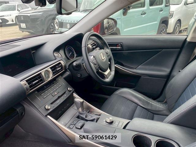 Lexus IS 2015-02 1053092-11