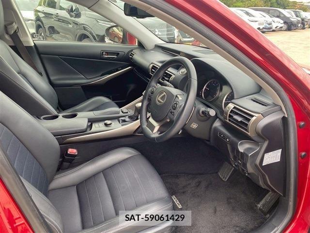 Lexus IS 2015-02 1053092-15