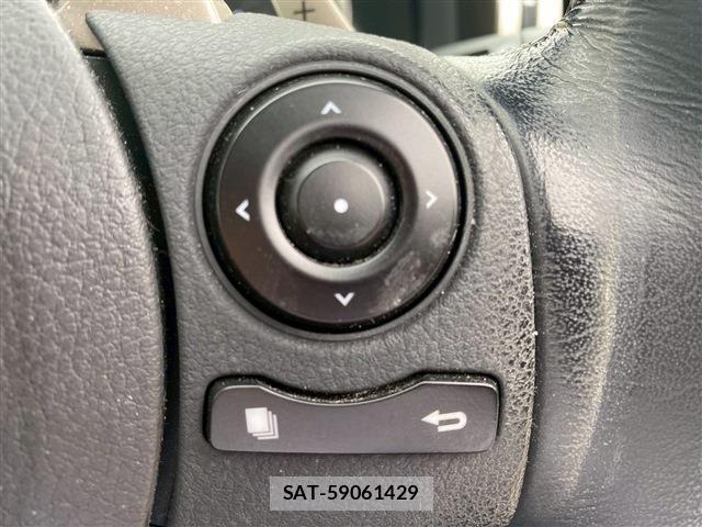 Lexus IS 2015-02 1053092-20