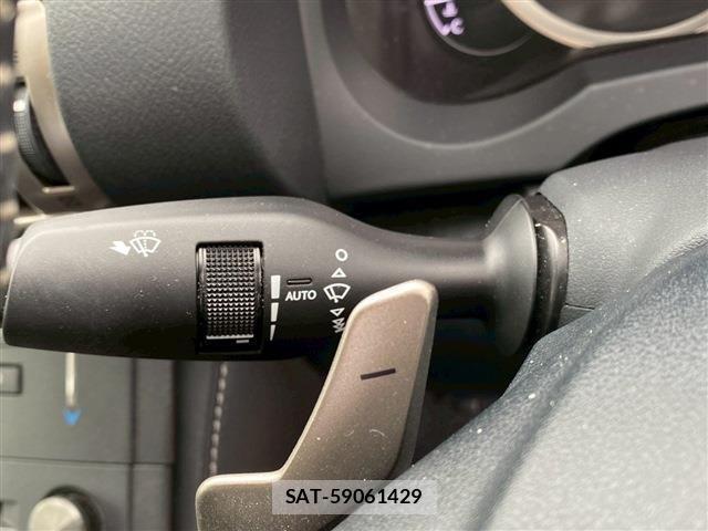 Lexus IS 2015-02 1053092-21
