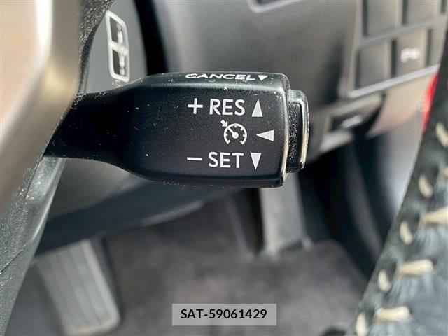 Lexus IS 2015-02 1053092-23